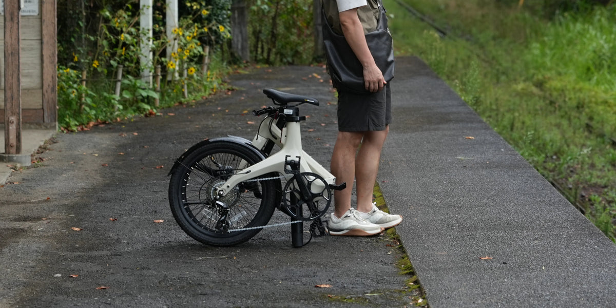 川沿いで自転車と過ごすひととき
